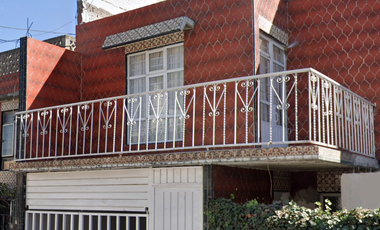 Casa en venta en Constitución de 1917, Iztapalapa en calle de General Heriberto Jara # 21