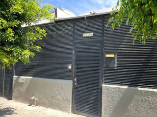 Casa en esquina frente al club chivas en la Col. Jardines del Nilo Guadalajara JAL