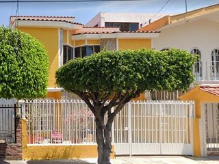 Gran Oportunidad Casa en venta con gran plusvalía de remate dentro de De La Angostura, Jardines de Santa Isabel, Guadalajara