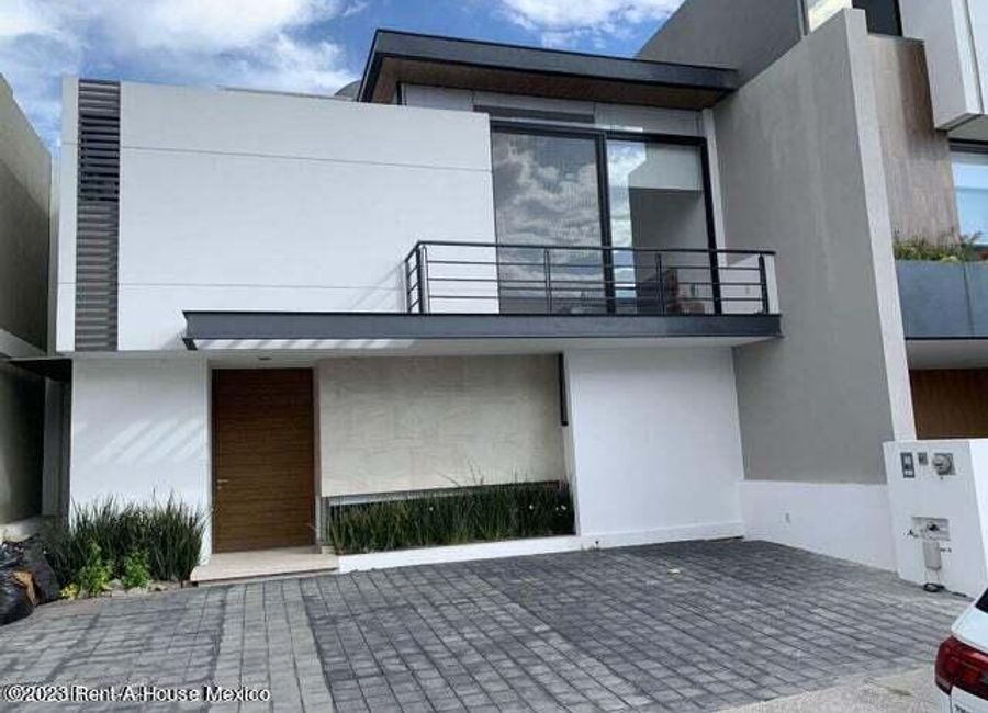 CASA EN RENTA CON O SIN MUEBLES, muy completa, La Vista frente Paseo Queretaro