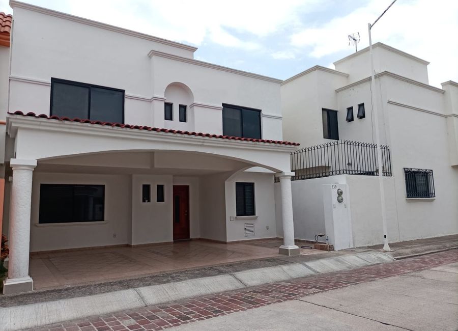 CASA AMUEBLADA EN VILLA ARBOLEDA, QUINTA LAS VILLAS