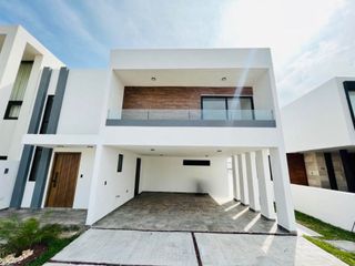 Casa en venta en Veracruz con alberca, Fracc. Punta Tiburón en Riviera Veracruzana.