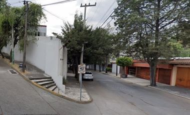 Grandiosa Casa en Lomas de Tecamachalco, Naucalpan, en Remate