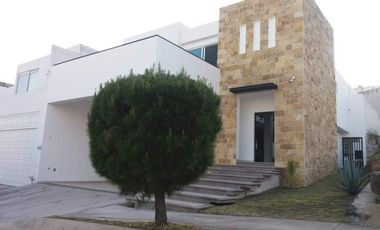 Excelente casa en venta en Portafontana zona norte de la ciudad, a 5 minutos de plaza mayor, 3 recamaras con baño