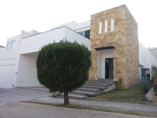 Excelente casa en venta en Portafontana zona norte de la ciudad, a 5 minutos de plaza mayor, 3 recamaras con baño