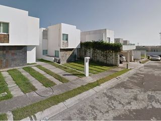 Hermosa Casa Muy cerca de la Playa en Banus Veracruz, NO CREDITOS