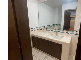 SE VENDE MUY BONITA Y ACOGEDORA CASA EN INDUSTRIAS, SAN LUIS, S.L.P.