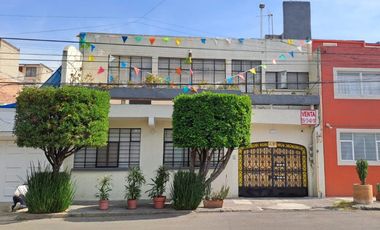 Venta de excepcional casa en Clavería