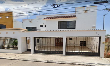 VENTA DE HERMOSA CASA EN MONTEBELLO AGUASCALIENTES