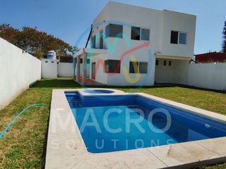 EN VENTA CASA DE 2 NIVELES CON ALBERCA EN FRACC. PRADOS DEL SOL