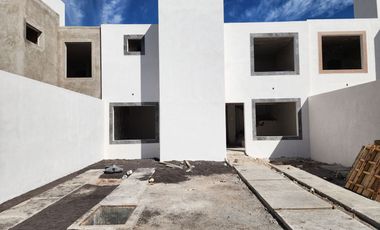 ESTRENA CASA EN VENTA EN RESIDENCIAL SANTA FE TLACOTE, CON 4 HABITACIONES JARDIN