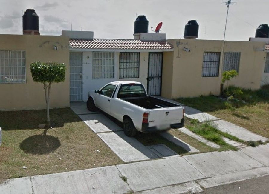 Hermosa casa en venta en Fraccionamiento La Estancia, Irapuato. PRECIO