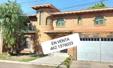 VENDO CASA EN VILLAS DE IRAPUATO PAEA REMODELAR, IRAPUATO, GUANAJUATO