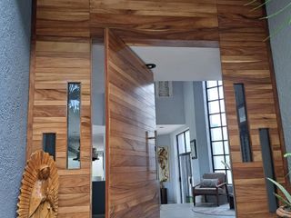 CASA EN RENTA EN COTO PRIVADO EN EL COUNTRY CLUB. 6 ESTACIONAMIENTOS, SALON DE JUEGO O TV