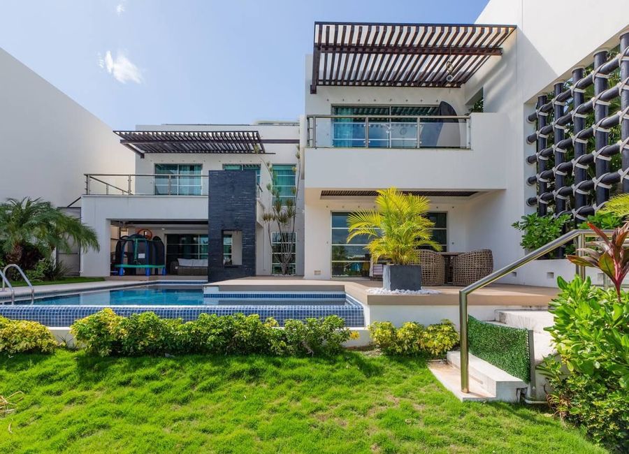 Casas en venta en la playa en Novo Cancún