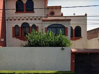 Gran Oportunidad Casa en Venta en Ignacio Allende, Claveria, Azcapotzalco, 02080 Ciudad de México, CDMX.