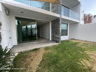 RENTA CASA EN CUMBRES DE LAGO CON 5 REC Y ROOF GARDEN MUY GRANDE