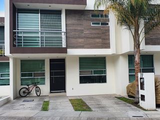 OPORTUNIDAD CASA EN VENTA EN EL REFUGIO DENTRO DE CONDOMINIO TERRAZAS II