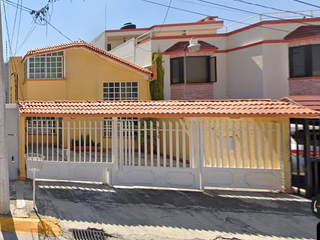 Casa en Valle Dorado, Tlalnepantla. Remate Bancario, Increíble Oportunidad.