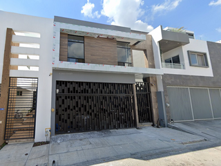 Cumbres Elite 8 Monterrey NL. Casa en Venta, Recuperación Bancaria.