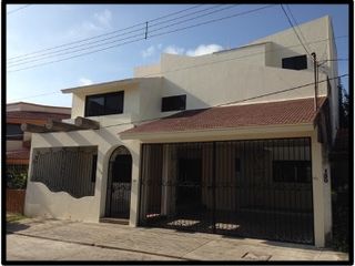Casa en venta. Fraccionamiento Framboyanes, Villahermosa.