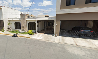 Casa en venta en la Colonia Torremolinos, Monterrey, Nuevo León.