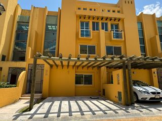 Casa Céntrica en Venta en Cancún con Alberca y Jacuzzi – Zona de Gran Plusvalía en Av. Bonampackv