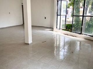 Renta de oficinas/ consultorios en Av principal en Santa Monica