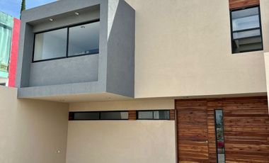 CASA EN VENTA, MILENIO III, QUERETARO.