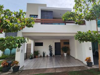 Exclusiva Casa en Venta en Privada Acacia, Culiacán, Sinaloa