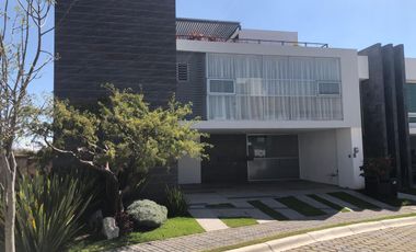 Exclusiva Residencia en Venta! Diseño Moderno y Elegancia en Lomas de Angelópolis