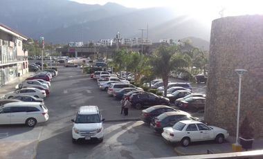 Local Venta en Plaza Paseo La Rioja sobre Carr. Nacional a unos metros de "Esfera"