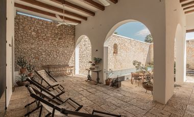 GRAN CASONA EN EL CENTRO DE MÉRIDA CERCA DE SANTA ANA