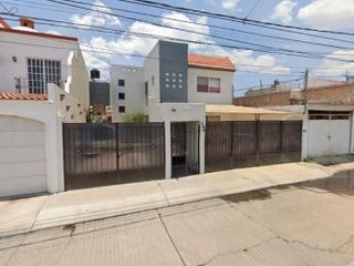 HERMOSA CASA DE DOS NIEVELES EN MONTEBELLO AGUASCALIENTES