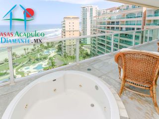 Departamento de playa. Terraza con jacuzzi y vista frontal al mar