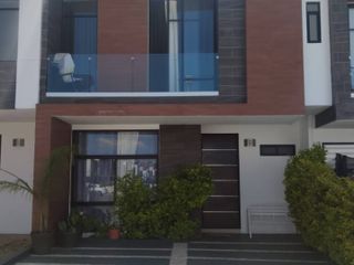 Se vende casa en Fraccionamiento Lartesi, Altozano, Morelia.
