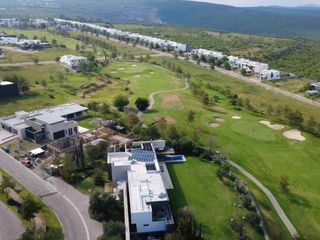 Terreno en venta en León Guanajuato, El Bosque Country Club, Norte - 1,032.54 m² frente al lago y al hoyo 7 del golf