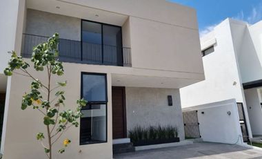 ¡Encantadora Casa en Venta en Los Robles!