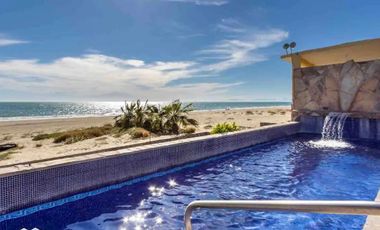 Casa en Venta en Bahía de Kino a la Orilla de la Playa con Alberca