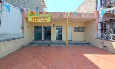 Casa en VENTA sobre Av. Revolución, frente al Colegio Anáhuac, Guadalajara, Jalisco