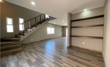 CASA 80 EN VENTA EN COLINAS DEL REY CERCA DE LA CIMA DE ZAPOPAN