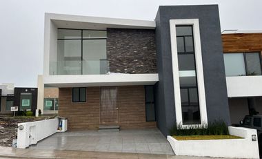 VENTA DE CASA NUEVA EN FRAC. LOMALTA TRES MARÍAS.