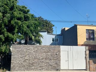 Casa en venta u oficina en Miramar a pocos metros del periferico y mariano otero