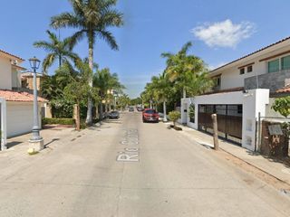 HERMOSA CASA EN UNA DE LAS MEJORES ZONAS DE PUERTO VALLARTA, MUY POR DEBAJO DE SU VALOR!!!!!!!!!