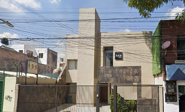 CASA EN REMATE EN PRADOS COAPA, COYOACÁN.