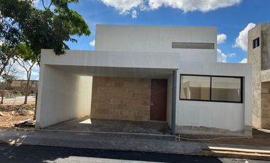 Casa en venta, una planta, Privada Residencial Savara, Conkal, Yucatan.