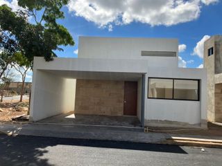Casa en venta, una planta, Privada Residencial Savara, Conkal, Yucatan.