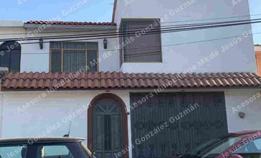 VENDO CASA MUY CERCA DE PLAZA OBELISCO, COLONIA LA CARMONA, LEON GUANAJUATO