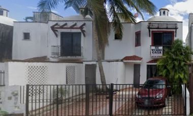 Preciosa casa en venta en Fraccionamiento Santa fe del Carmen.