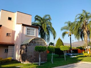 $990,000 Las Garzas Una Casa de Tres Niveles 3 Recámaras, 2 Baños y 1/2, Alberca, Tezoyuca, Emiliano Zapata, Morelos